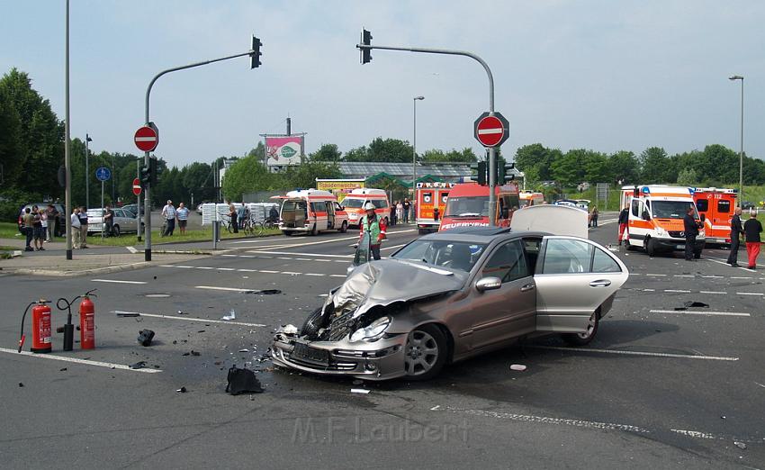 Schwerer Unfall mit Reisebus Lohmar Donrather Dreieck P026.JPG